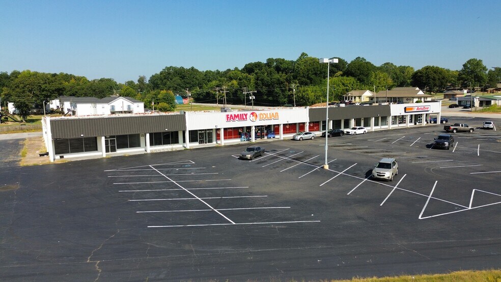 More Photos Of 1402 E River St, Anderson Unknown For Lease