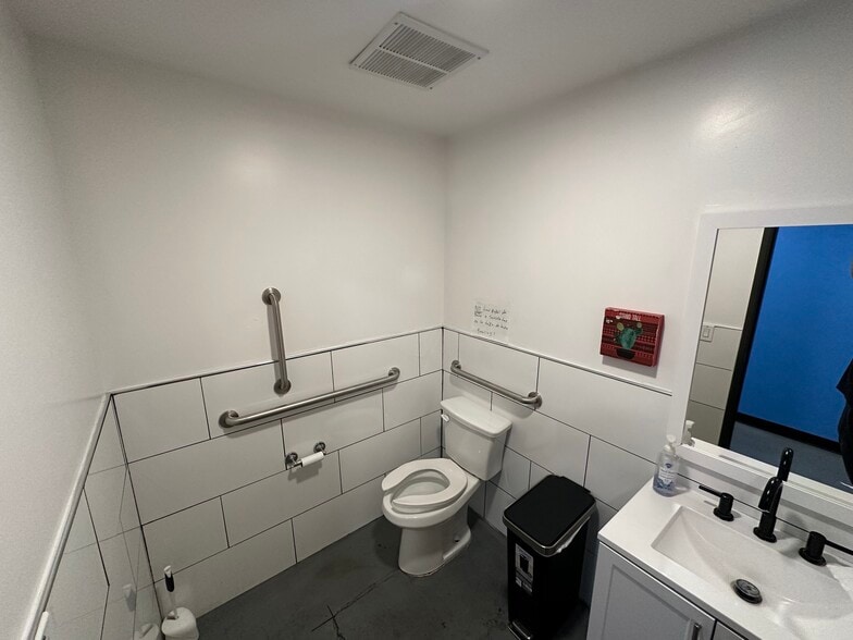 More Photos Of 4100 Central Ave SW, Albuquerque Fast Food For Sale