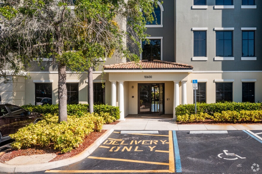 More Photos Of 10600 Chevrolet Way, Estero Office For Lease