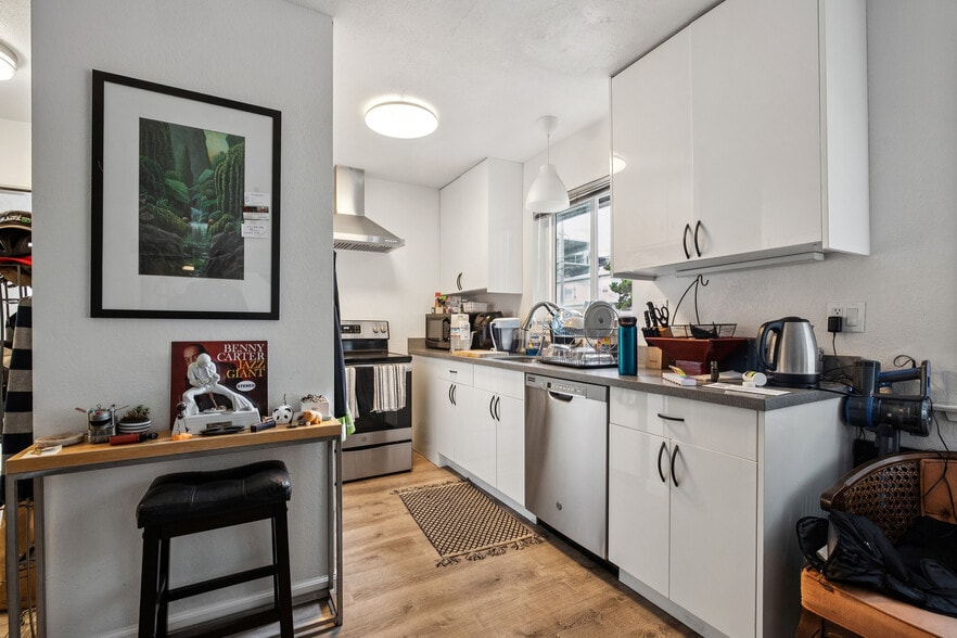 More Photos Of 125 Lorton Ave, Burlingame Apartments For Sale