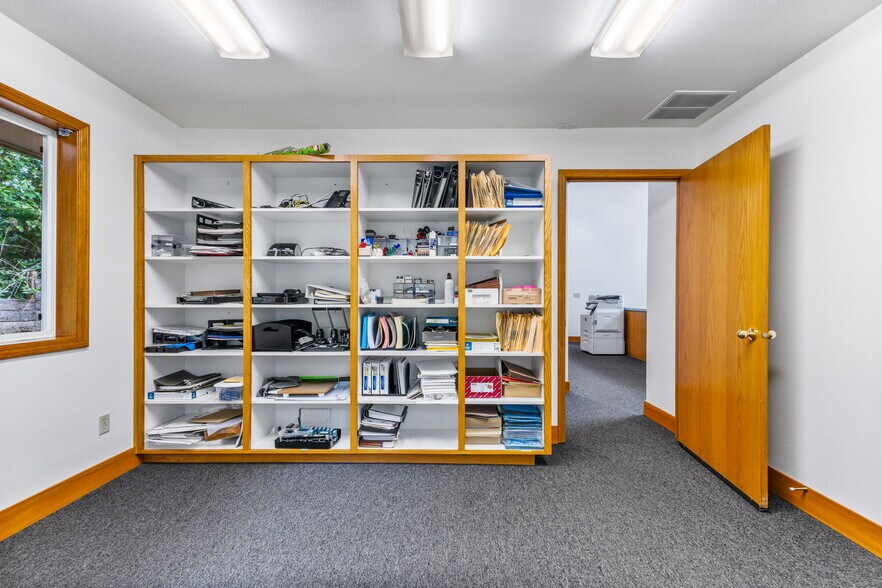 More Photos Of 3265 Liberty Rd S, Salem Office For Sale