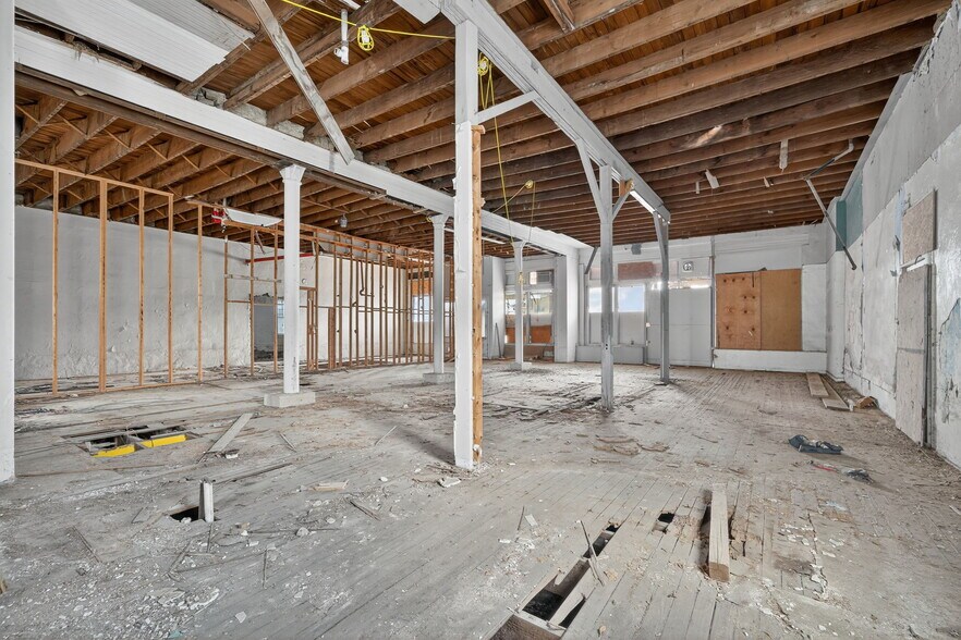 More Photos Of 1425 S Flores St, San Antonio General Retail For Sale