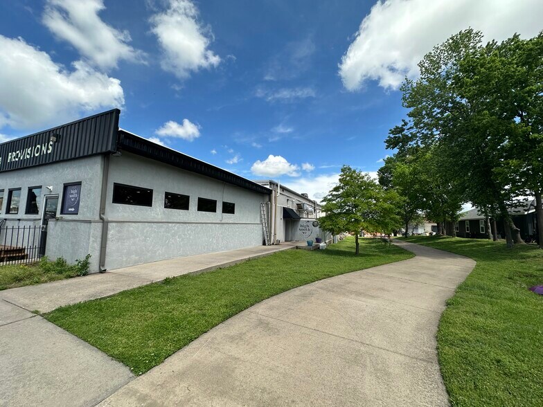 More Photos Of 406 SE 5th St, Bentonville Office For Lease