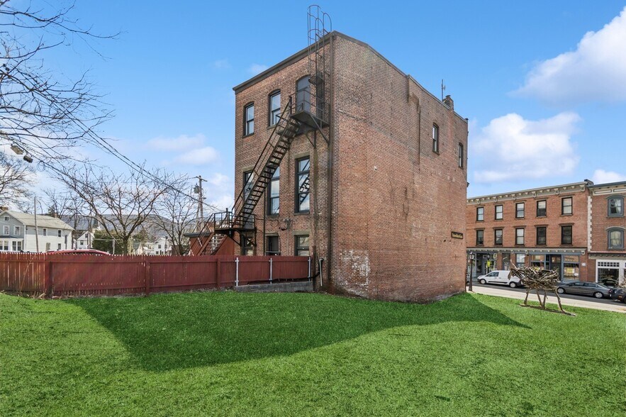 More Photos Of 162 Main St, Beacon Storefront Retail Residential For Sale