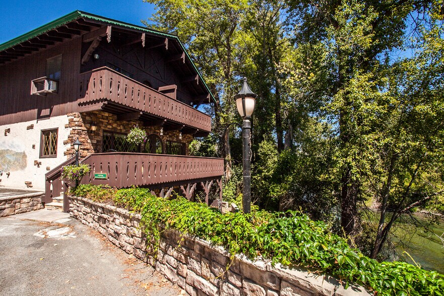 More Photos Of 315 Commercial St, Leavenworth Hotel For Sale