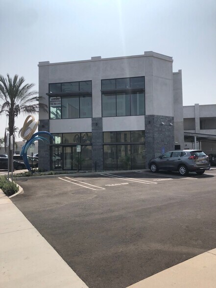 More Photos Of 401 Main St, Huntington Beach Storefront Retail Office For Lease