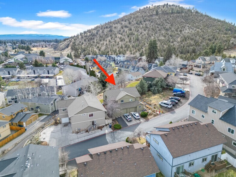 More Photos Of 1696 NE Lotus Dr, Bend Multifamily For Sale