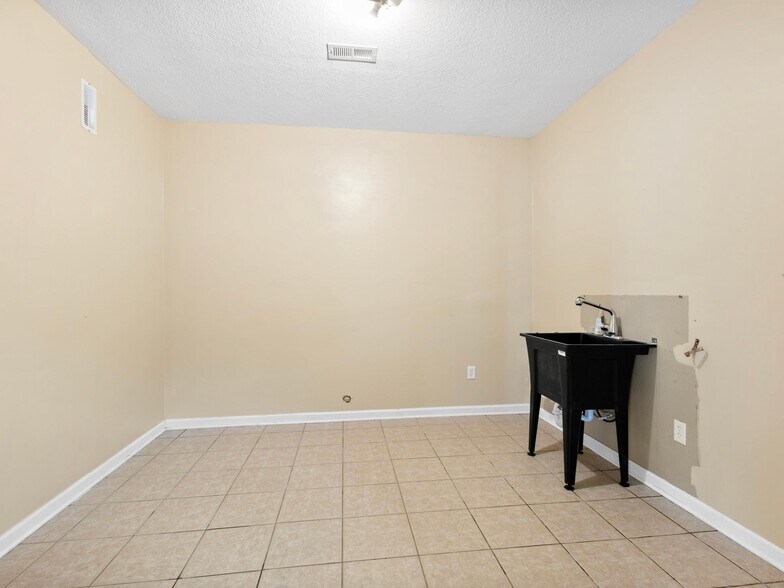 More Photos Of 2690 Hendersonville Rd, Fletcher Medical For Lease