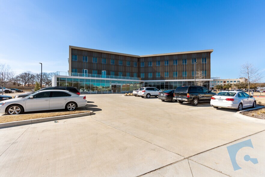 More Photos Of 2101 Westpark Ct, Euless Medical For Lease