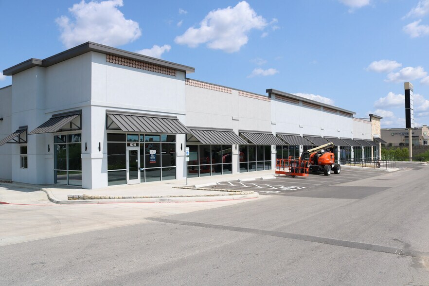 More Photos Of NEC Of Loop 1604 And Lookout Rd, San Antonio General Retail For Lease