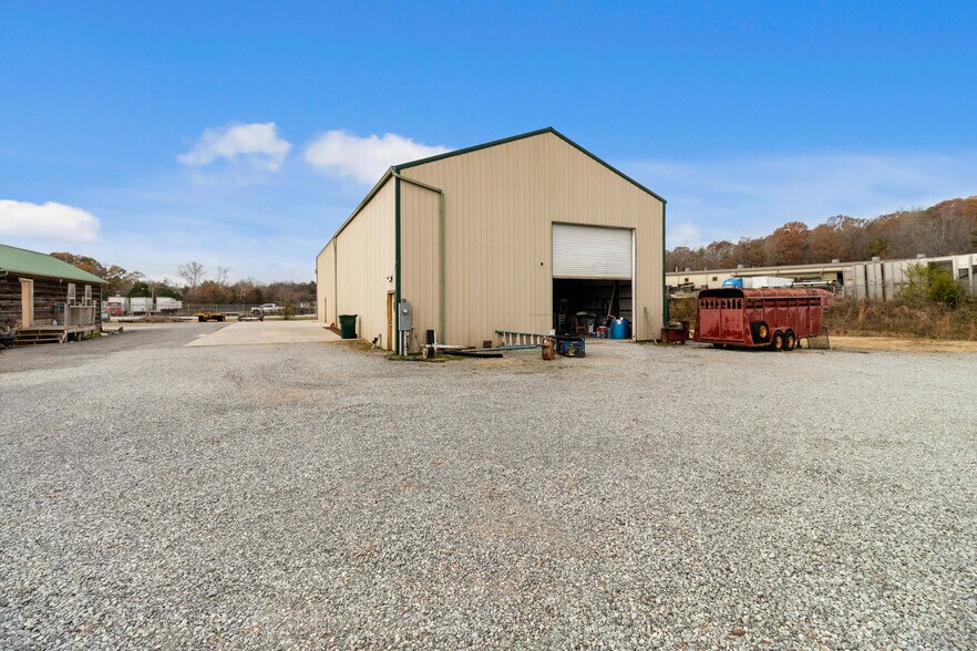 More Photos Of 372 Jones St, Decatur Warehouse For Sale