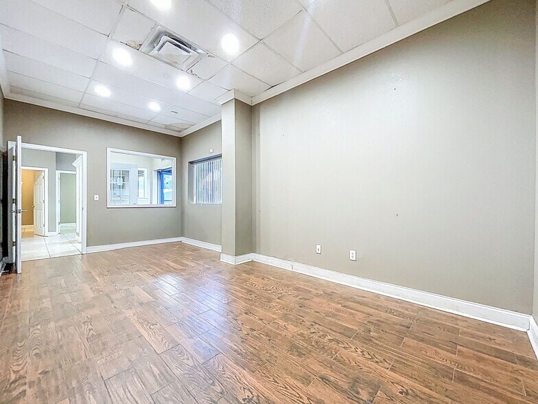 More Photos Of 112 N Mulrennan Rd, Valrico Warehouse For Sale