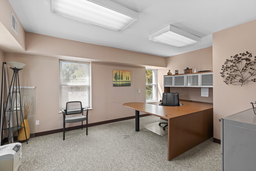 More Photos Of 10131-10137 West Florissant Ave, Saint Louis Office For Sale