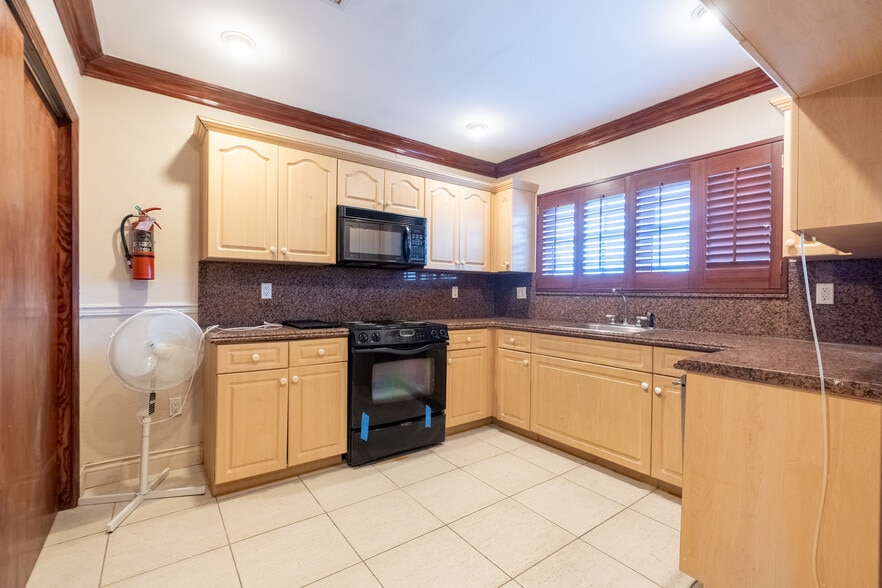 More Photos Of , Coral Gables Office For Sale