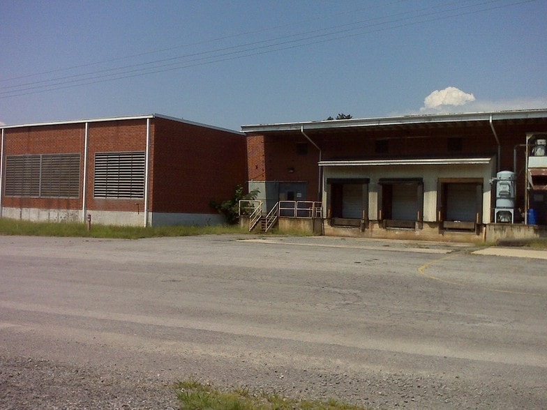 More Photos Of 304 E Main St, Elkin Manufacturing For Lease