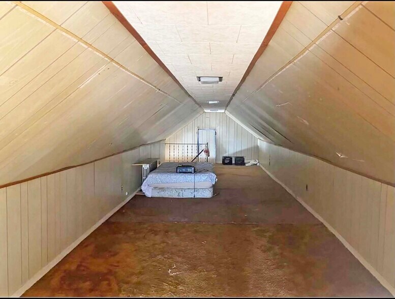 More Photos Of 129 Pike St, Carbondale Bar For Sale