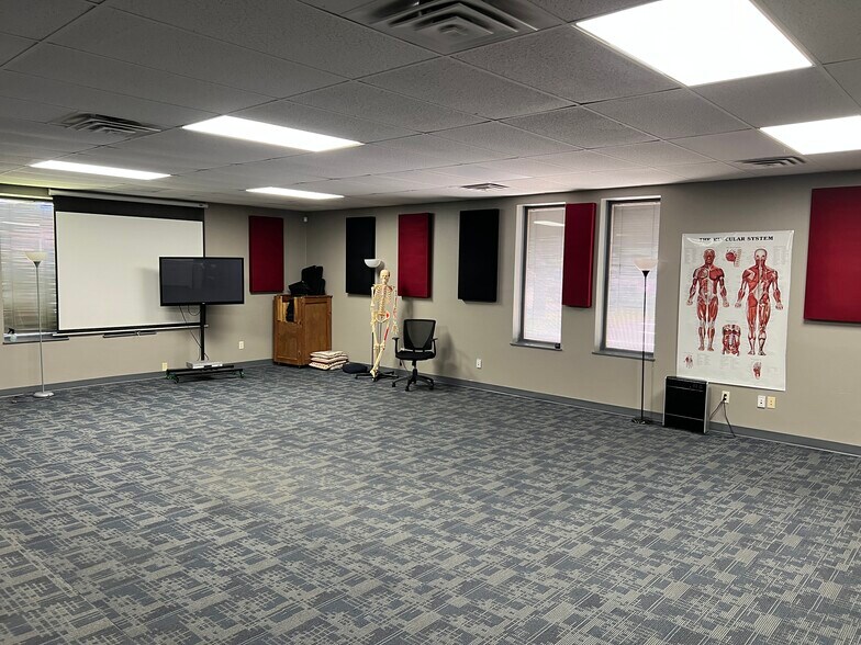 More Photos Of 14 Computer Dr W, Colonie Office For Lease