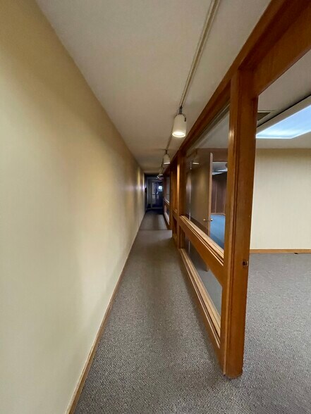 More Photos Of 300 E Main St, Pullman Bank For Sale