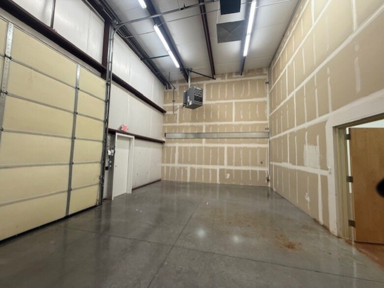 More Photos Of 2420 Midtown Plz NE, Albuquerque Warehouse For Lease