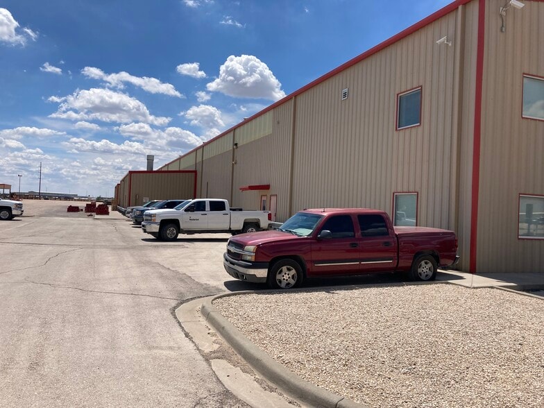 More Photos Of 3215 N Enterprise Dr, Hobbs Warehouse For Sale