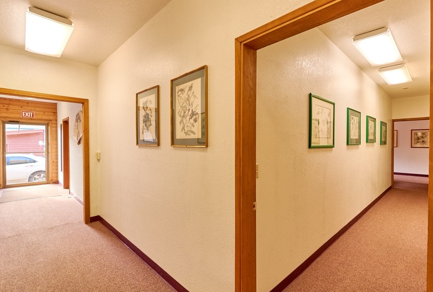 More Photos Of 1900 N 99 Hwy, Mcminnville Loft Creative Space For Lease