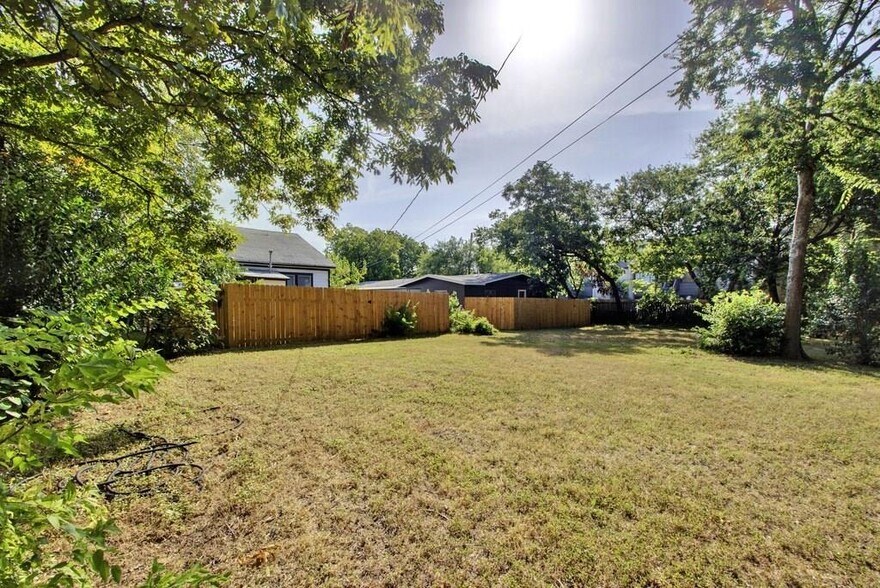 More Photos Of 607-611 Nelray Blvd, Austin Land For Sale
