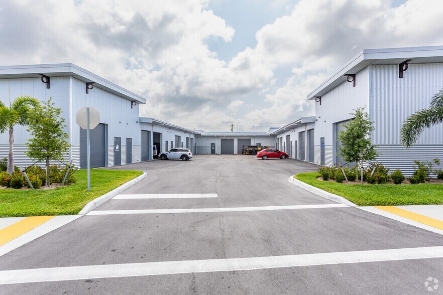 More Photos Of 28280 Old 41 Rd, Bonita Springs Mixed Retail For Lease