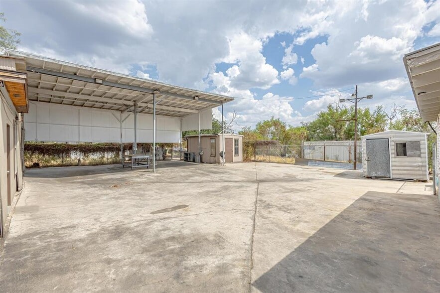 More Photos Of 603 N Loring Ave, Laredo General Retail For Lease
