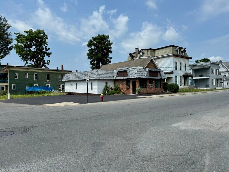 More Photos Of 194 Guy Park Ave, Amsterdam General Retail For Sale