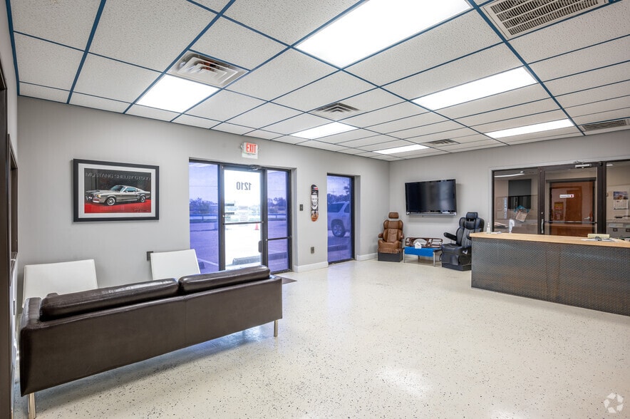 More Photos Of 1210 Metro Park Blvd, Lewisville Distribution For Sale