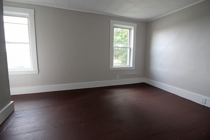 More Photos Of 3 Highland Park Ave, Hudson Specialty For Sale