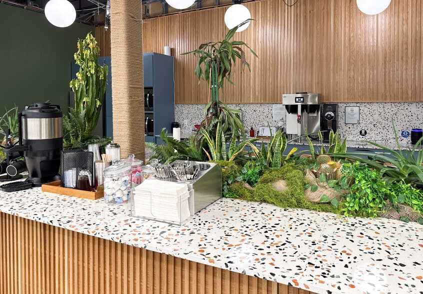 More Photos Of 4750 S 44th Pl, Phoenix Research And Development For Lease