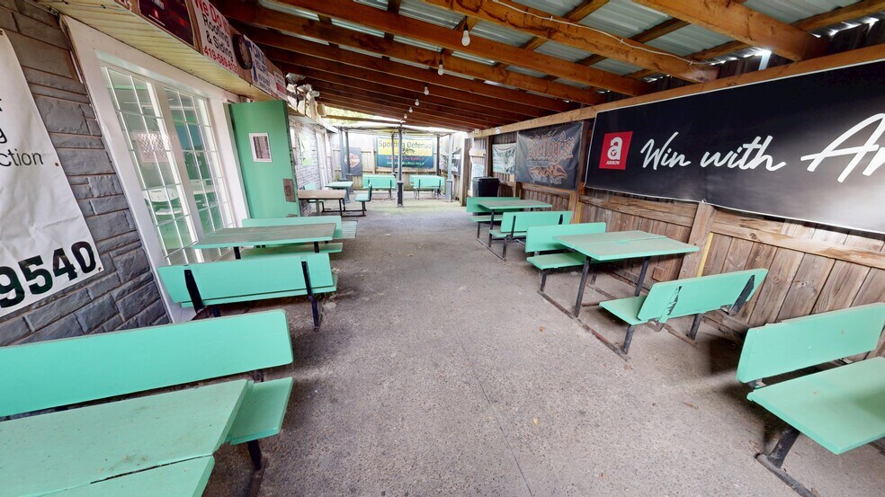 More Photos Of 185 Orange St, Mansfield Bar For Sale