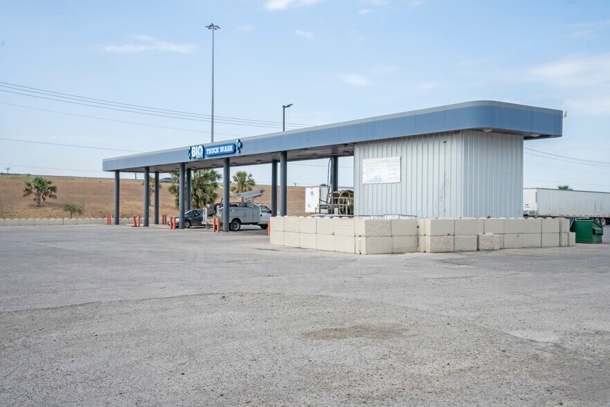 More Photos Of 10500 S Cage Blvd, Pharr Service Station For Sale