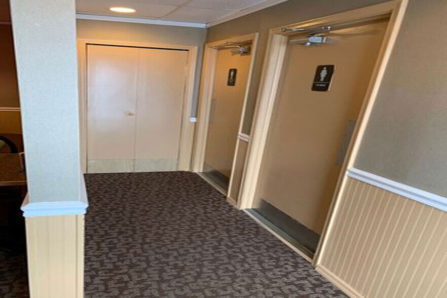 More Photos Of 1565 Marion-Waldo Rd, Marion General Retail For Sale
