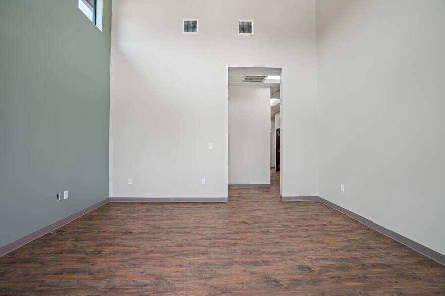 More Photos Of 2751 S Loop 336 W, Conroe Office For Sale