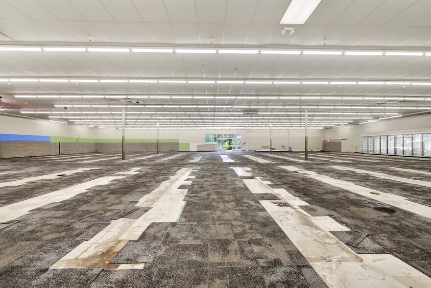 More Photos Of 3340 N Texas St, Fairfield Drugstore For Lease