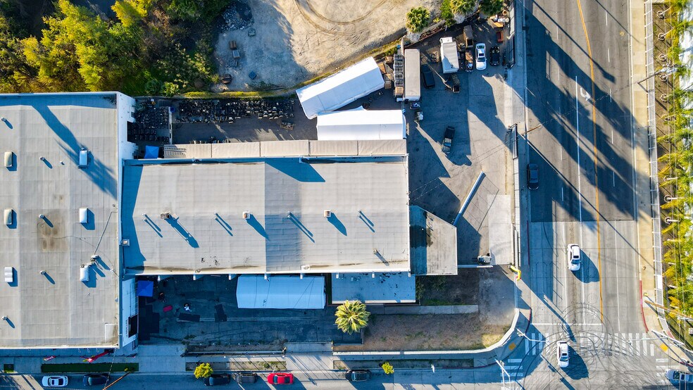 More Photos Of 13501 S Main St, Los Angeles Warehouse For Lease