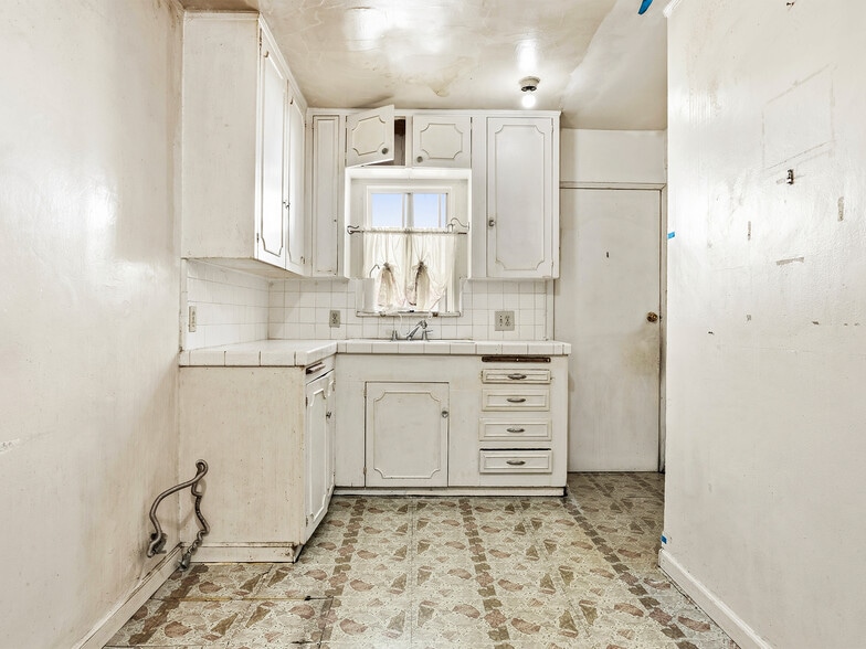 More Photos Of 1218 N Hollywood Way, Burbank Multifamily For Sale