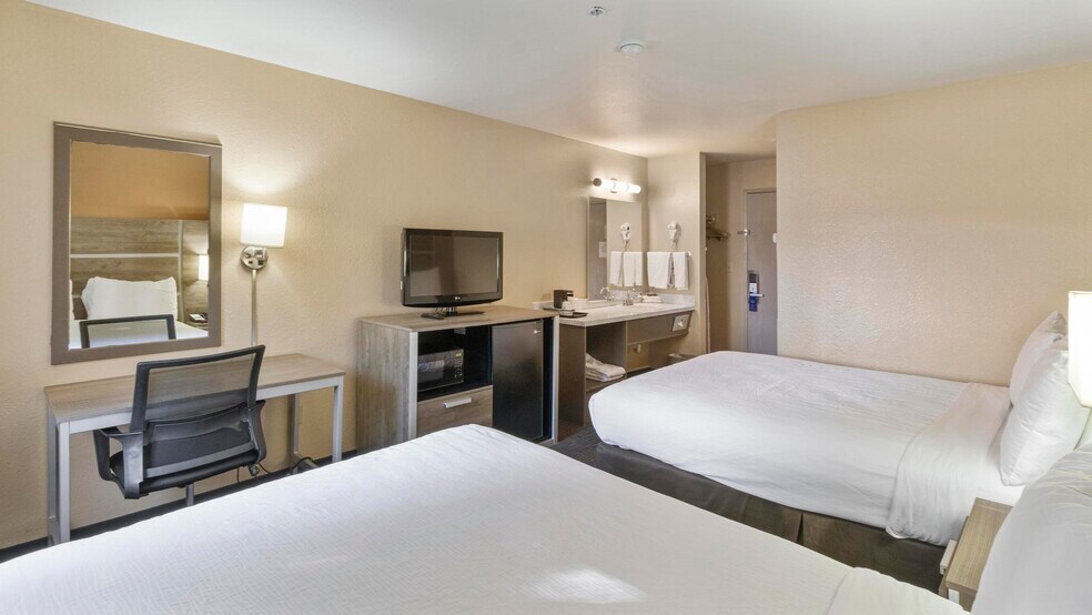 More Photos Of 1509 6th St, Wells Hotel For Sale