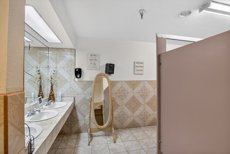 More Photos Of 1435 N Central Ave, Avondale Specialty For Sale