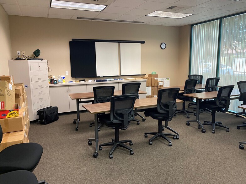 More Photos Of 7111 N Fresno St, Fresno Office For Lease