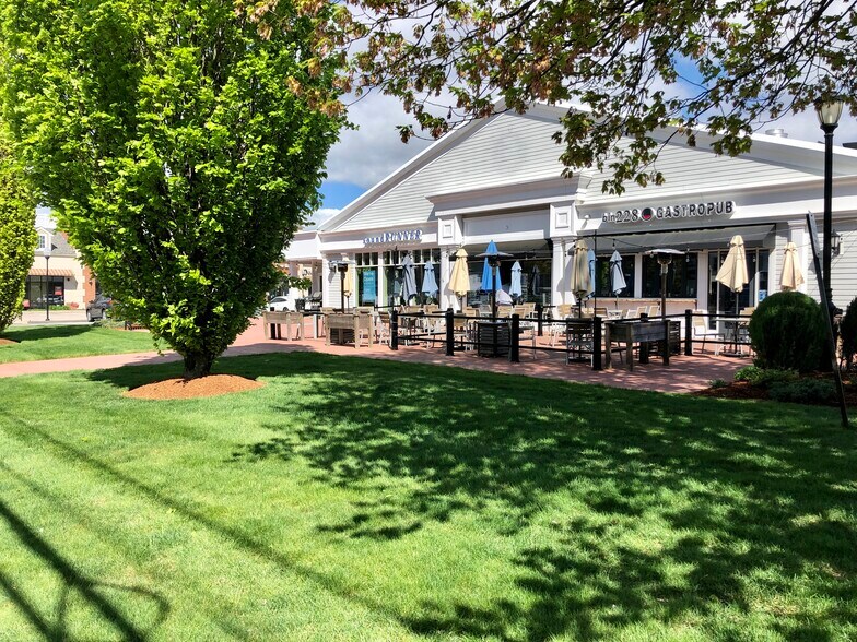 More Photos Of 63 Hebron Ave, Glastonbury Storefront For Lease