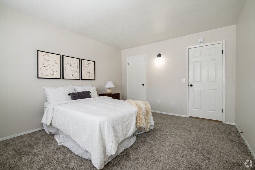 More Photos Of 4406 N Division St, Davenport Apartments For Sale