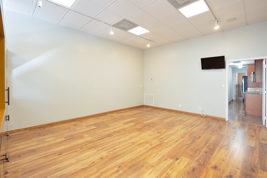 More Photos Of 2325 NW 30th St, Oakland Park Warehouse For Lease