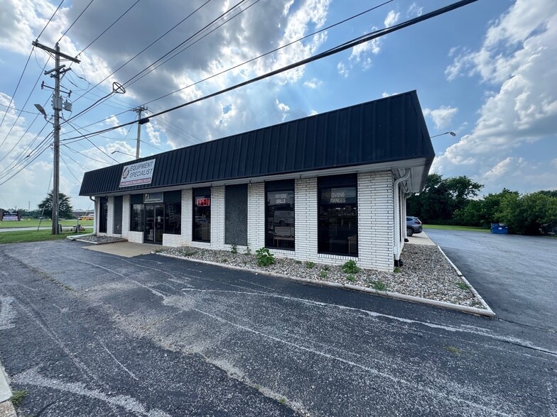 More Photos Of 2533 Russellville Rd, Bowling Green Showroom For Lease