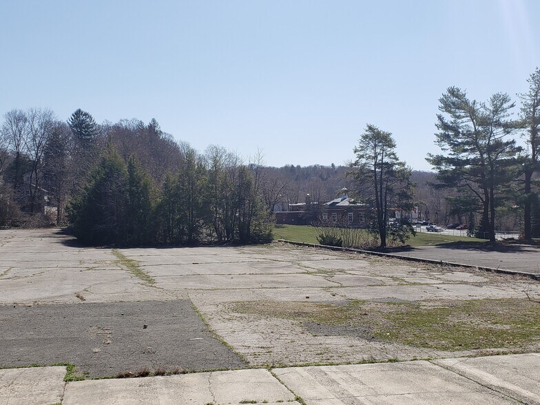 More Photos Of 25-31 Hillside Ave, Watertown Land For Lease