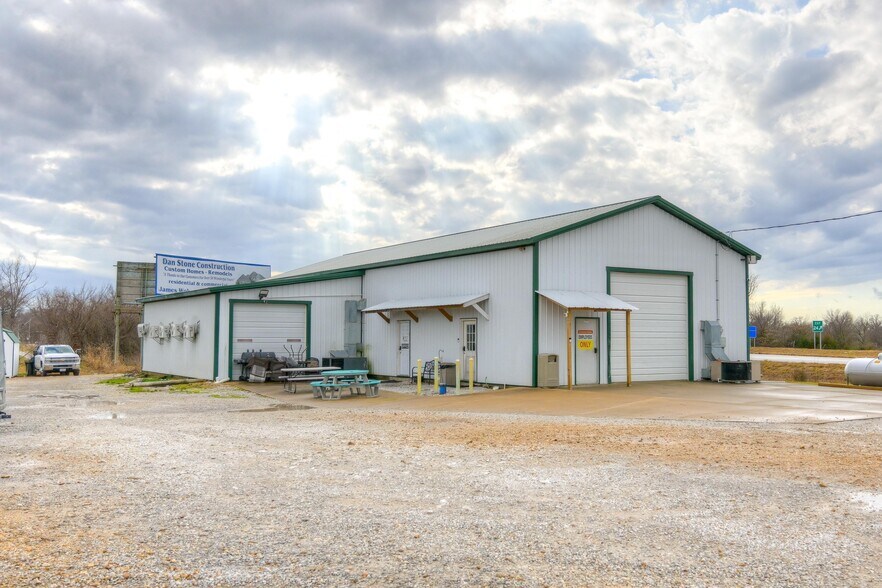 Primary Photo Of 12619 Nettle Dr, Neosho Specialty For Sale