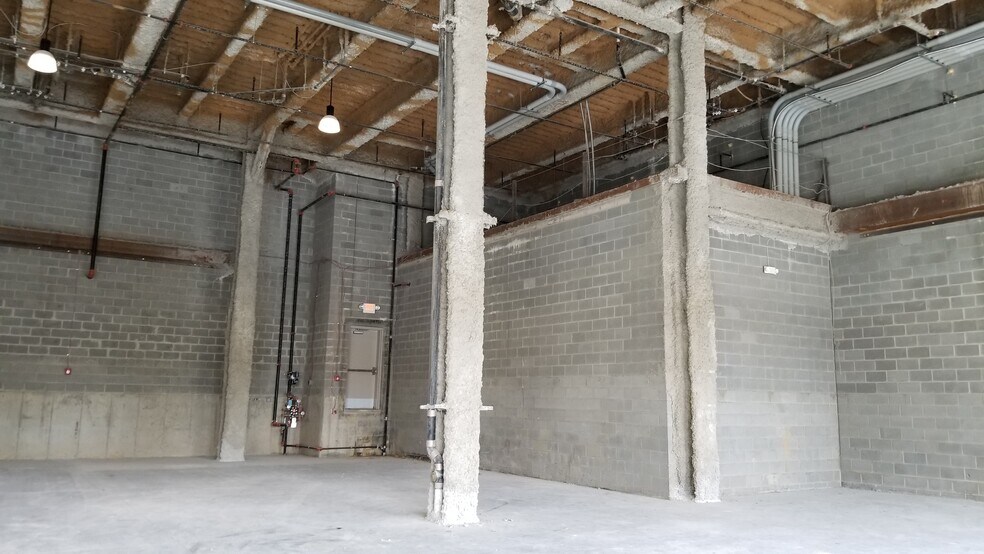 More Photos Of 7710 Harkins Rd, Lanham Parking Garage For Lease