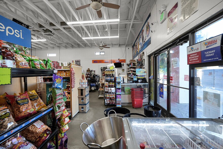 More Photos Of 6982 N Winton Way, Winton Restaurant For Sale